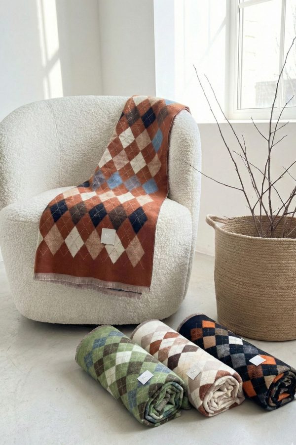 Pañuelo de grosor medio con estampado geométrico sofisticado